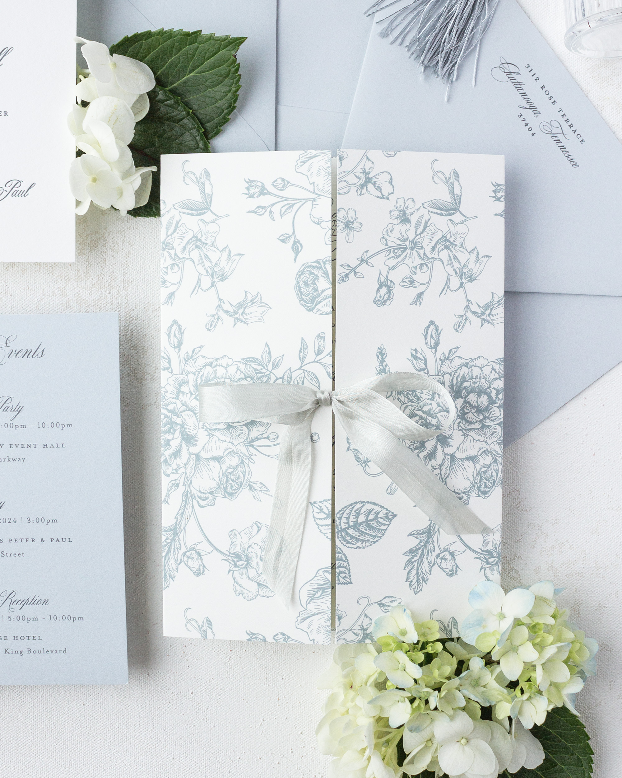 gatefold invitation with ribbon